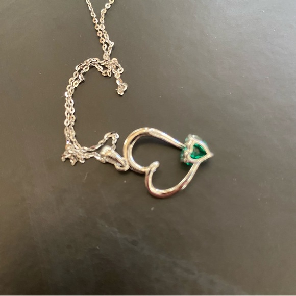 NWOB Silver Heart Necklace - Picture 7 of 10